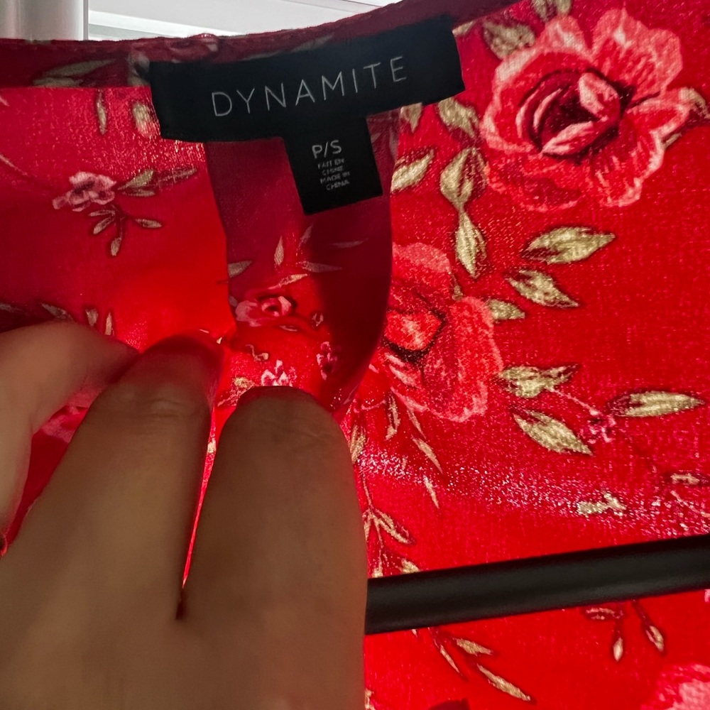 3/25$ Gorgeous red dynamite knoted top